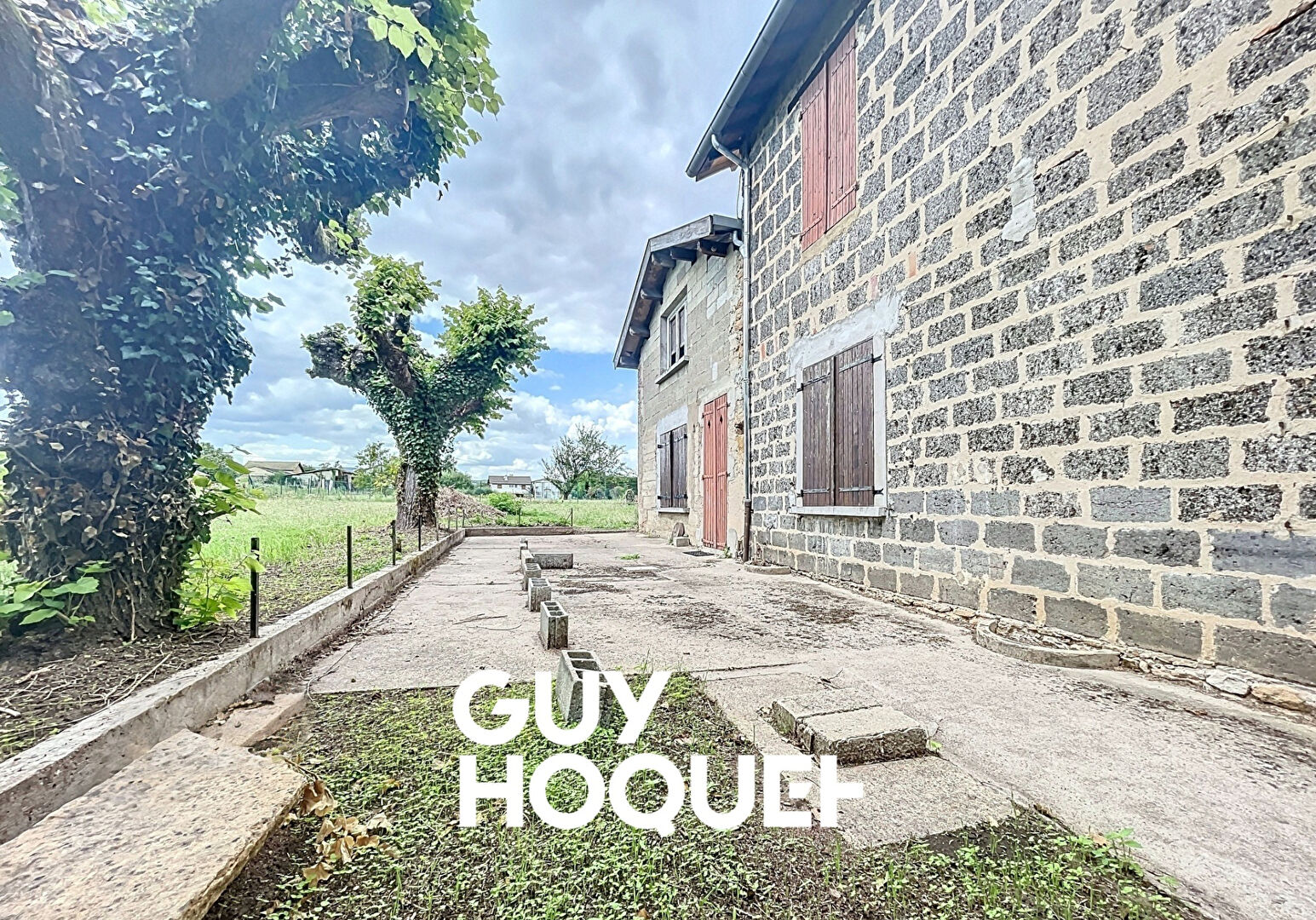 Plateau Viabilisé 92m² environ avec Beau Potentiel & Terrain 380m² - 71000 VARENNES-LES-MÂCON