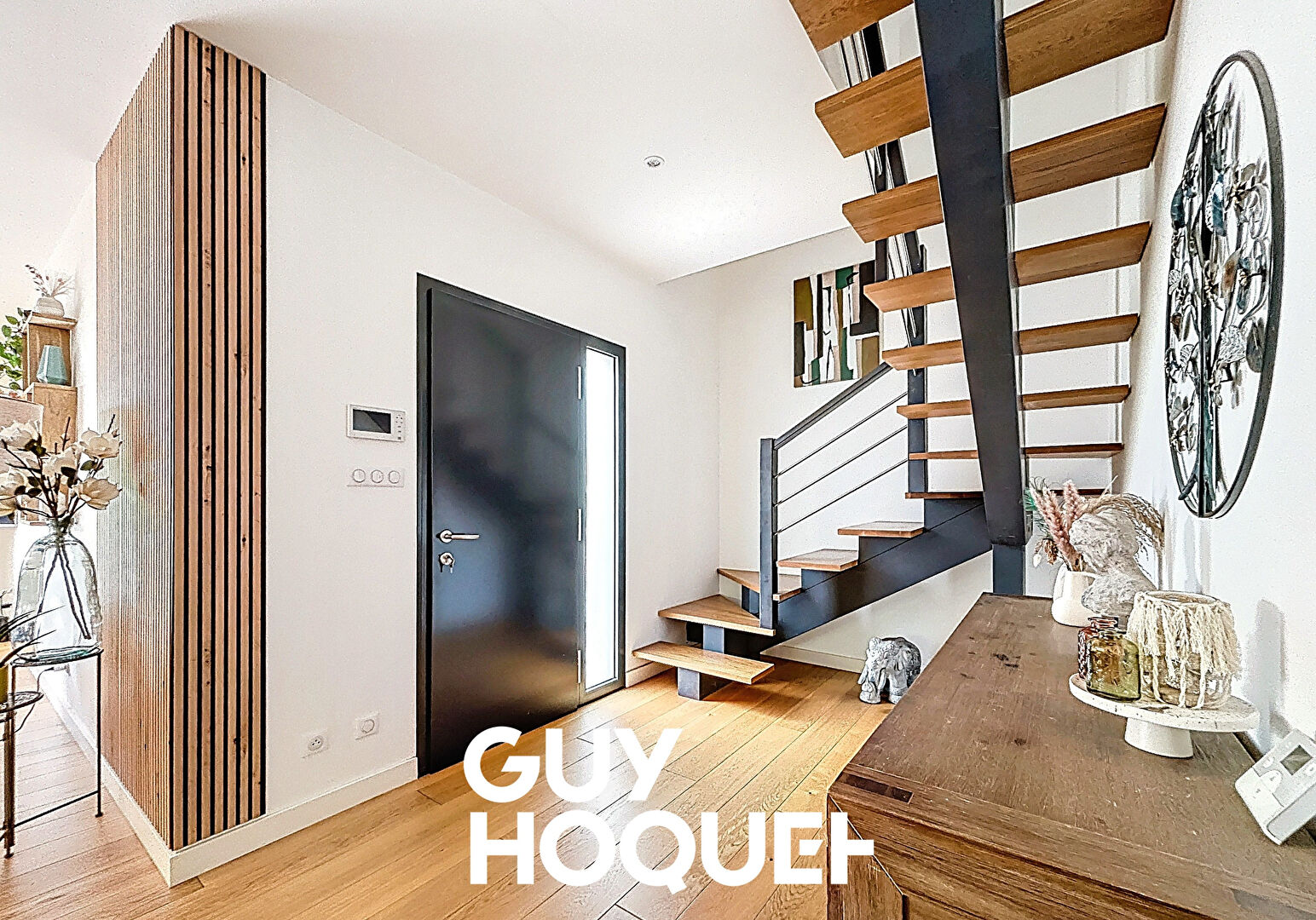 Villa Contemporaine 5 Chambres + Piscine - 71850 CHARNAY LES MACON