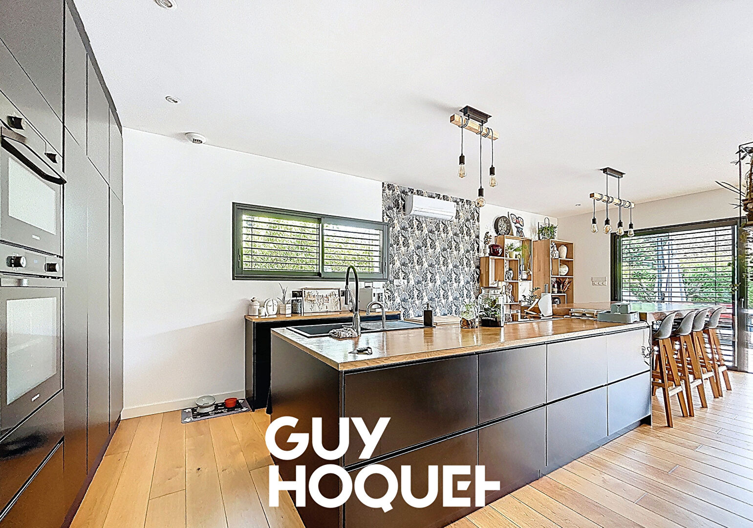 Villa Contemporaine 5 Chambres + Piscine - 71850 CHARNAY LES MACON