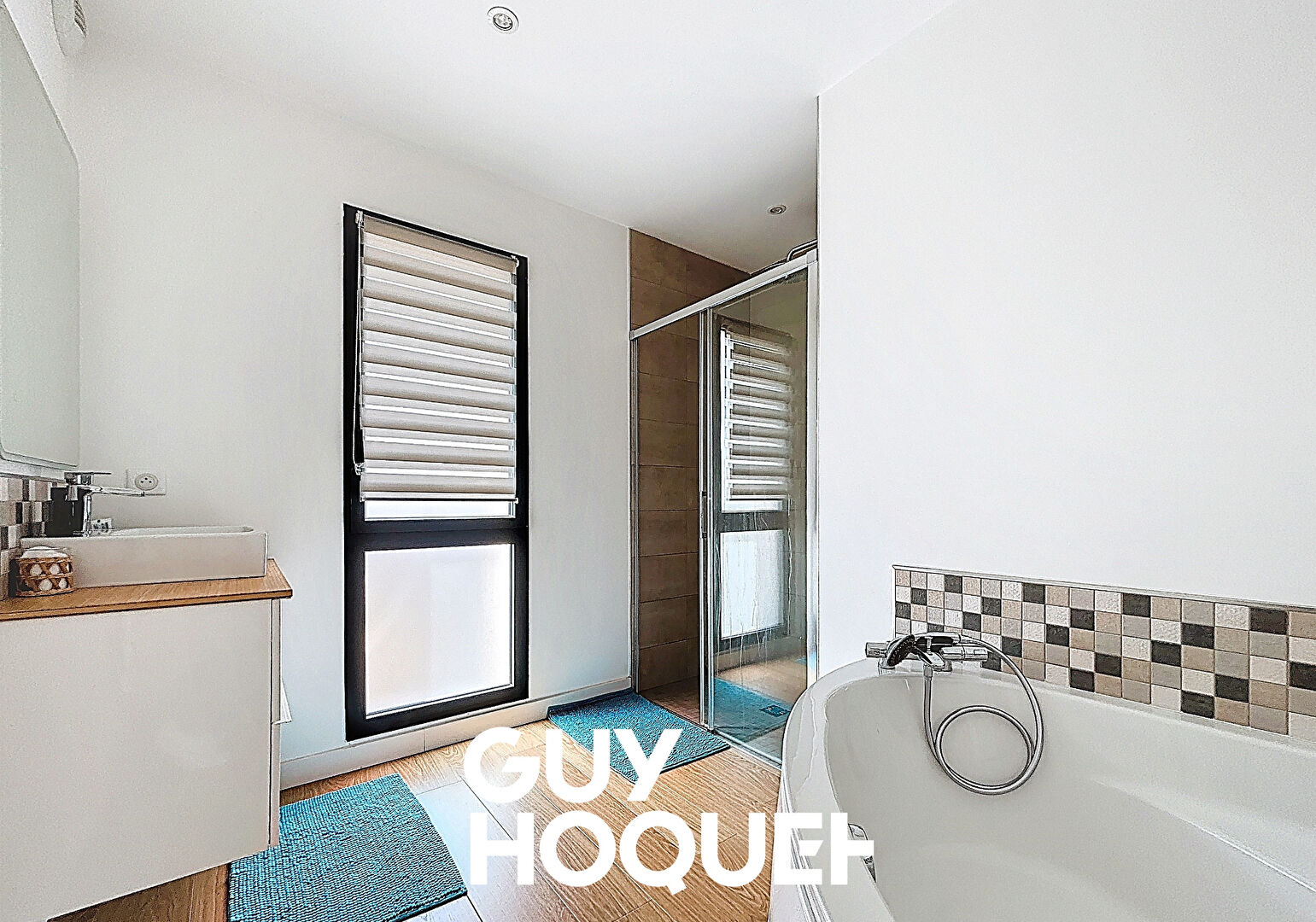 Villa Contemporaine 5 Chambres + Piscine - 71850 CHARNAY LES MACON