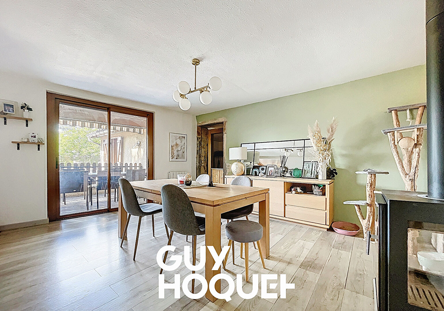 Maison en pierre 2 Chambres + Bureau + Garage et cour - 71570 SAINT AMOUR BELLEVUE