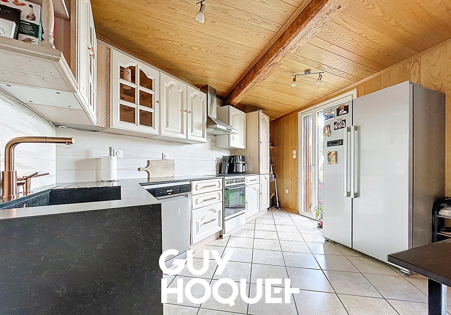 Maison en pierre 2 Chambres + Bureau + Garage et cour - 71570 SAINT AMOUR BELLEVUE