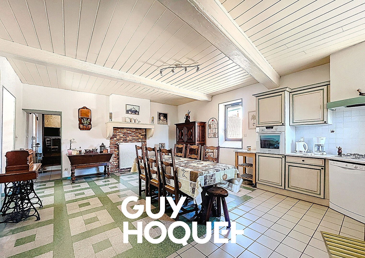 Maison en Pierre 2 Chs + Bureau et terrasse avec terrain de 607 m² environ - 71850 CHARNAY LES MACON