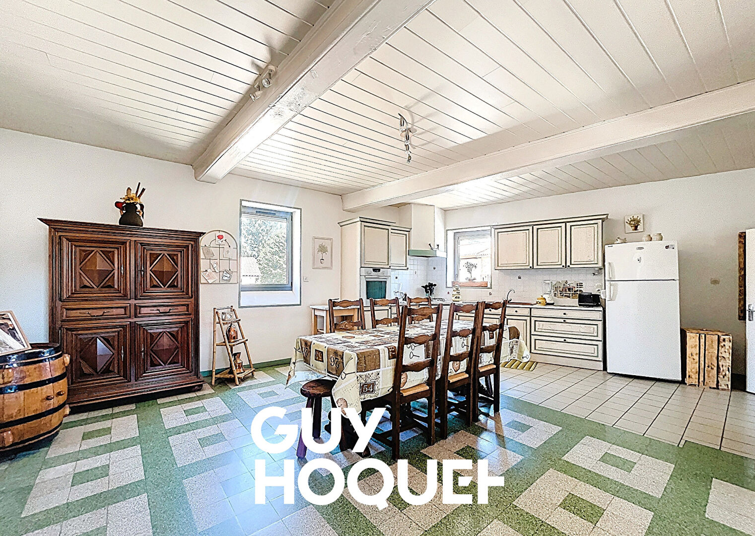 Maison en Pierre 2 Chs + Bureau et terrasse avec terrain de 607 m² environ - 71850 CHARNAY LES MACON