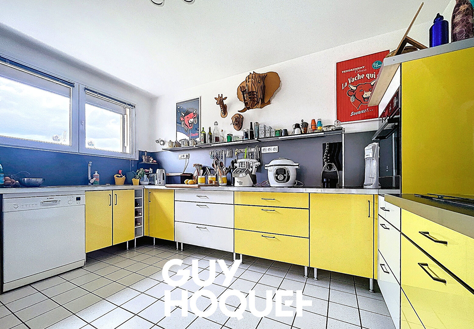 Villa 7 Chambres + Dépendances, Piscine et  terrain de 1576 m² - 71570 LA CHAPELLE DE GUINCHAY