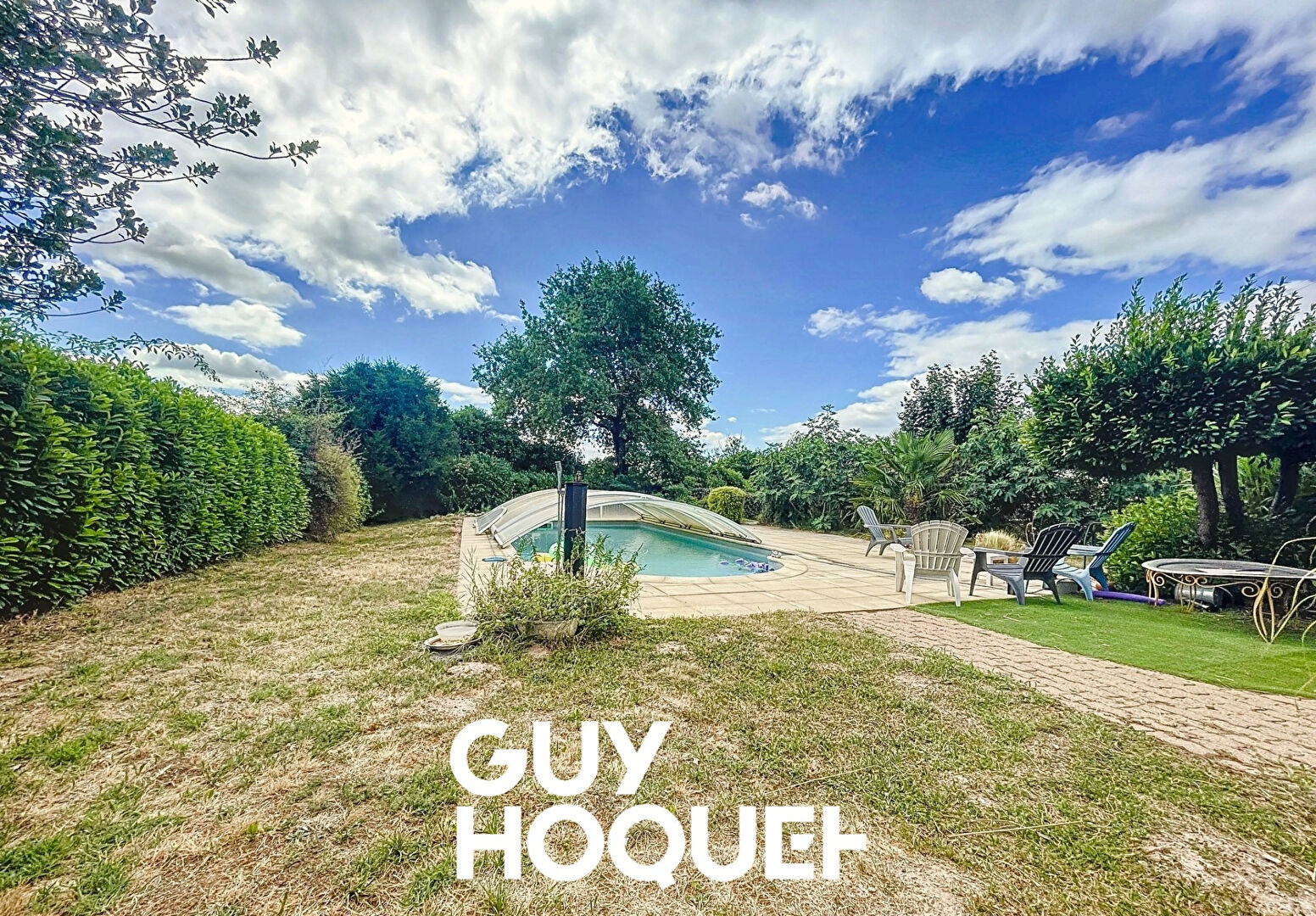 Villa 7 Chambres + Dépendances, Piscine et  terrain de 1576 m² - 71570 LA CHAPELLE DE GUINCHAY