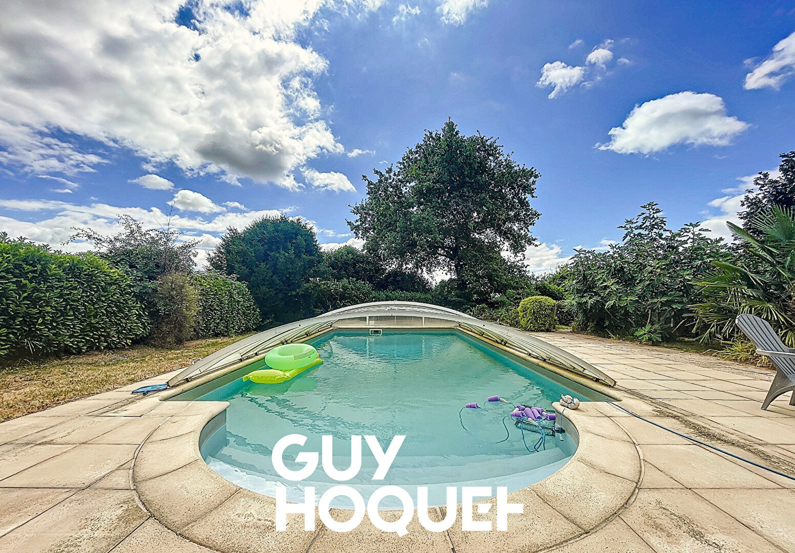 Villa 7 Chambres + Dépendances, Piscine et  terrain de 1576 m² - 71570 LA CHAPELLE DE GUINCHAY