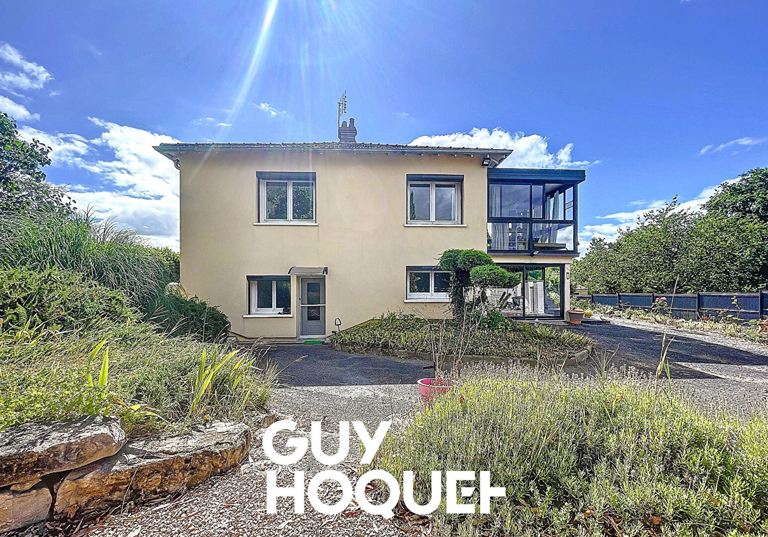 Villa 7 Chambres + Dépendances, Piscine et  terrain de 1576 m² - 71570 LA CHAPELLE DE GUINCHAY