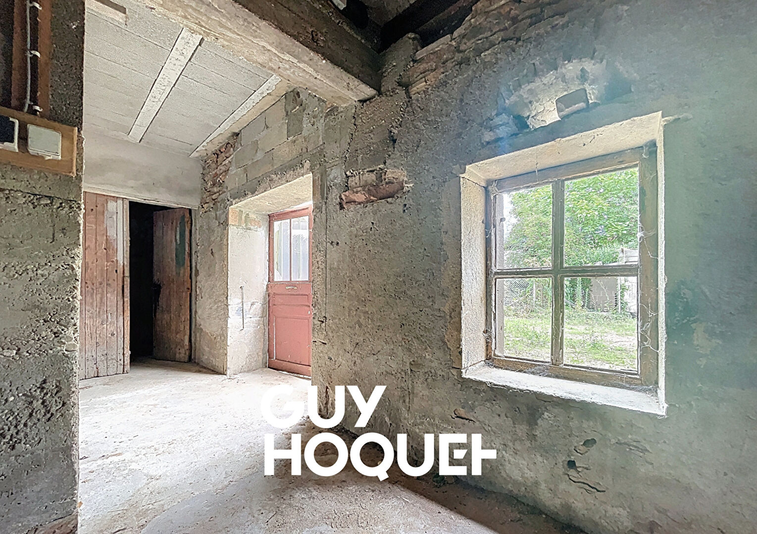 Plateau Viabilisé 71m² avec Beau Potentiel & Terrain 303m² - 71000 VARENNES-LES-MÂCON