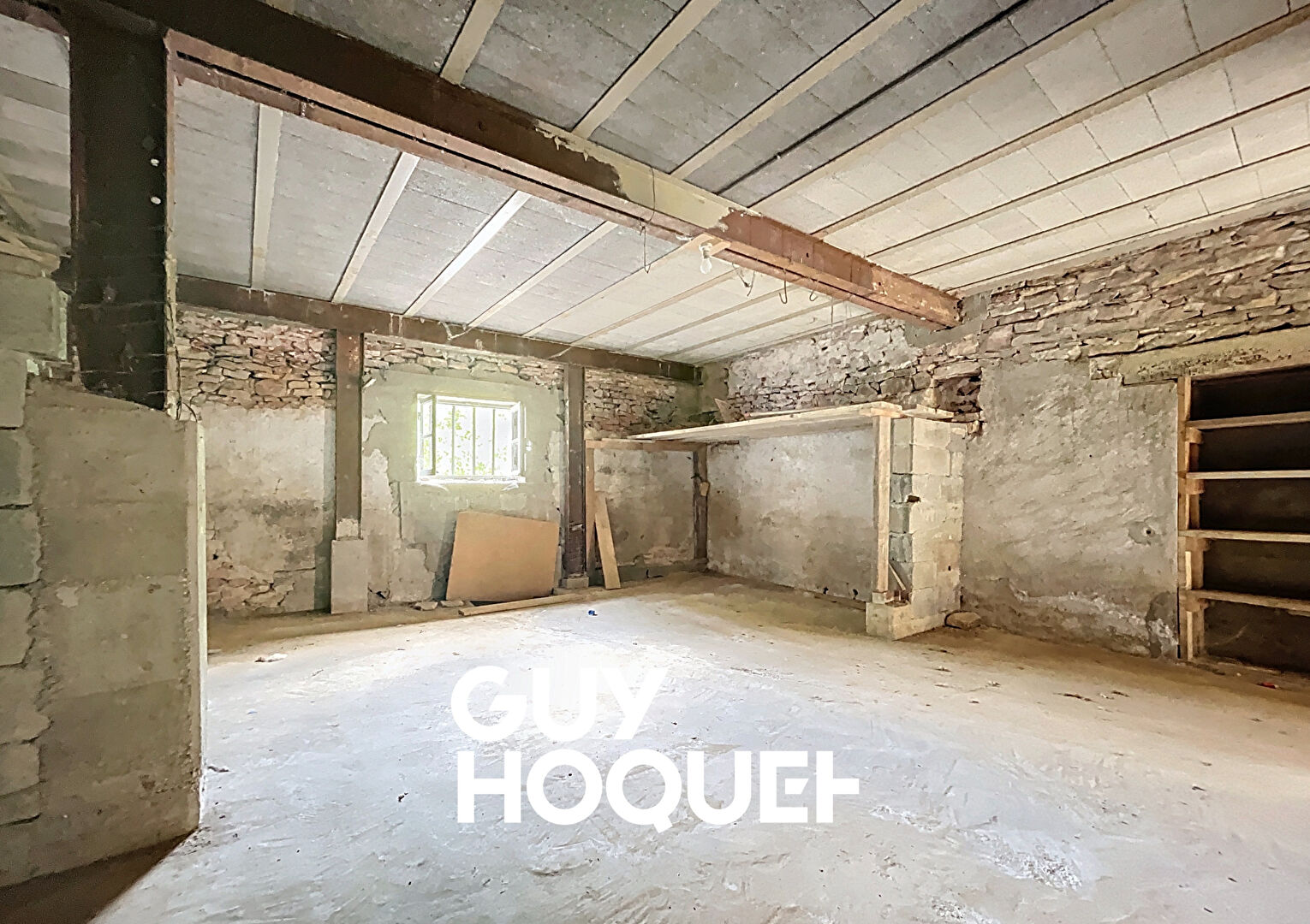 Plateau Viabilisé 71m² avec Beau Potentiel & Terrain 303m² - 71000 VARENNES-LES-MÂCON