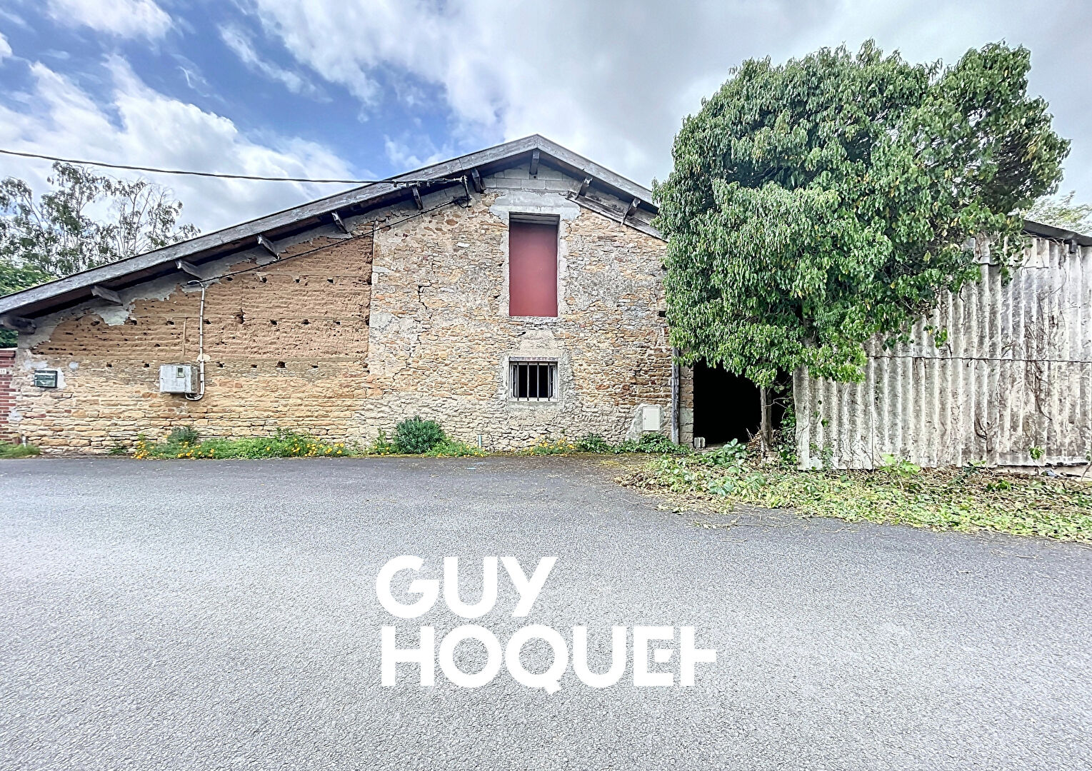 Plateau Viabilisé 71m² avec Beau Potentiel & Terrain 303m² - 71000 VARENNES-LES-MÂCON