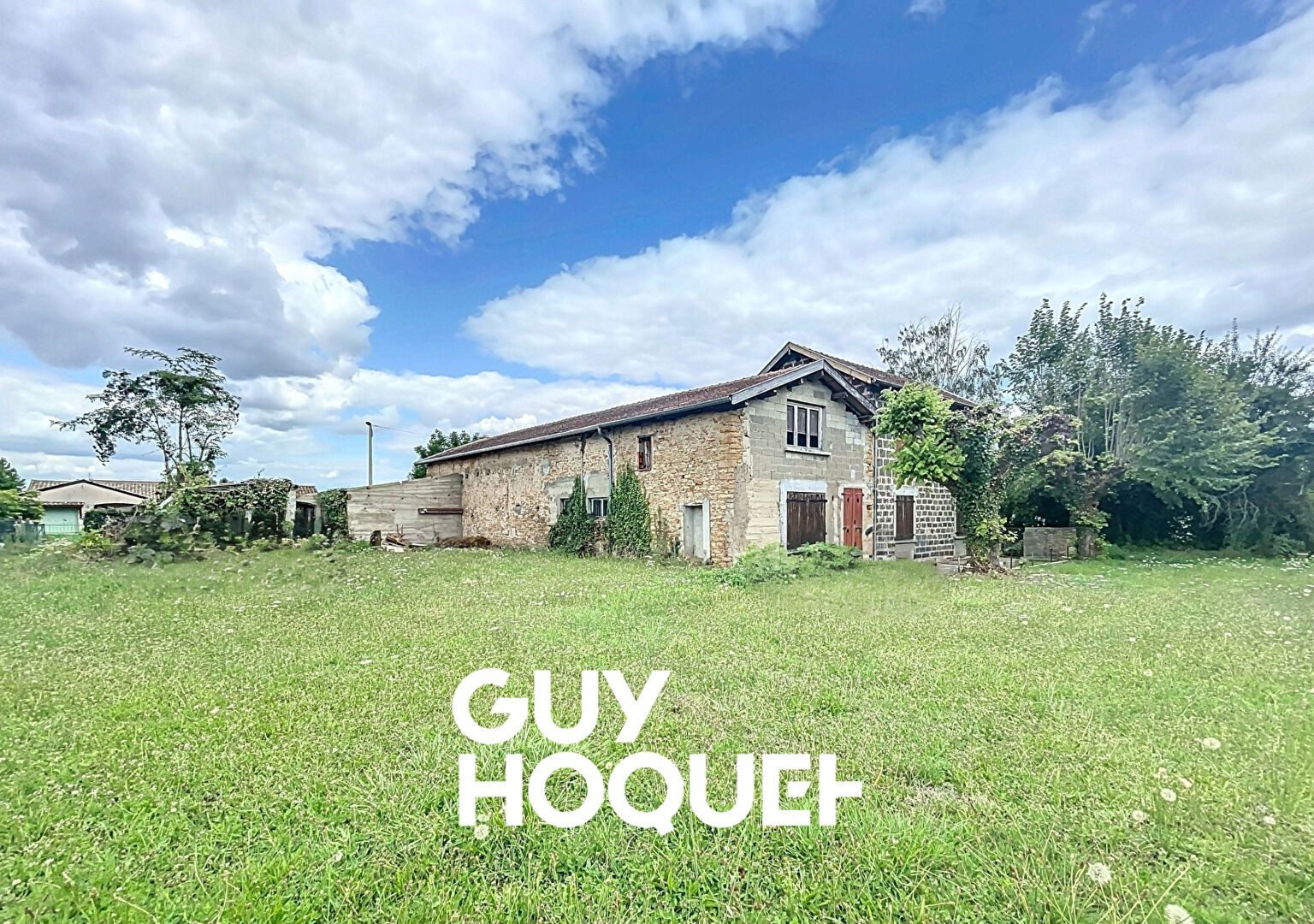 Plateau Viabilisé 71m² avec Beau Potentiel & Terrain 303m² - 71000 VARENNES-LES-MÂCON