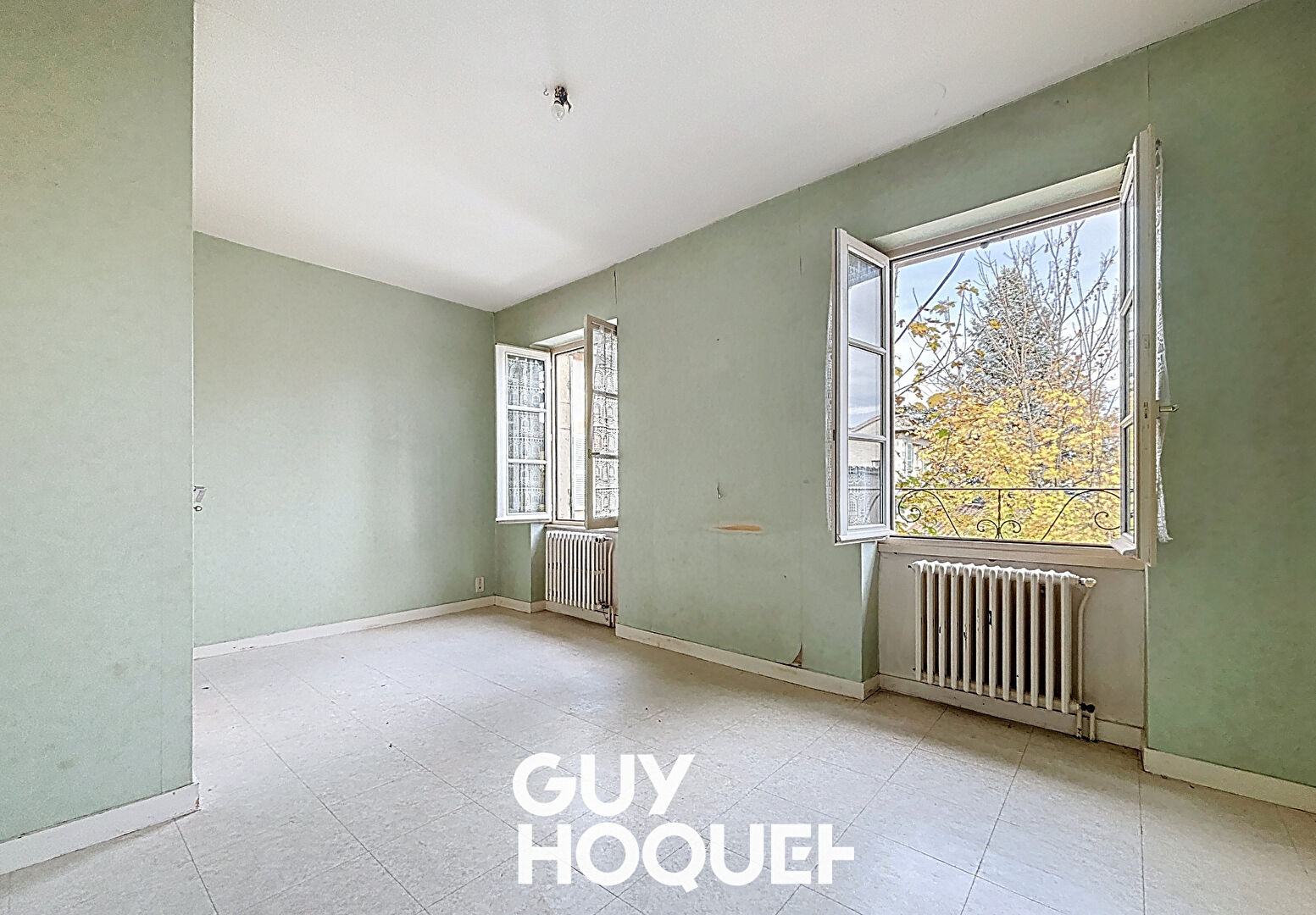 Immeuble 3 Appartements à rénover avec garages et Grenier aménageable - 71260 AZÉ