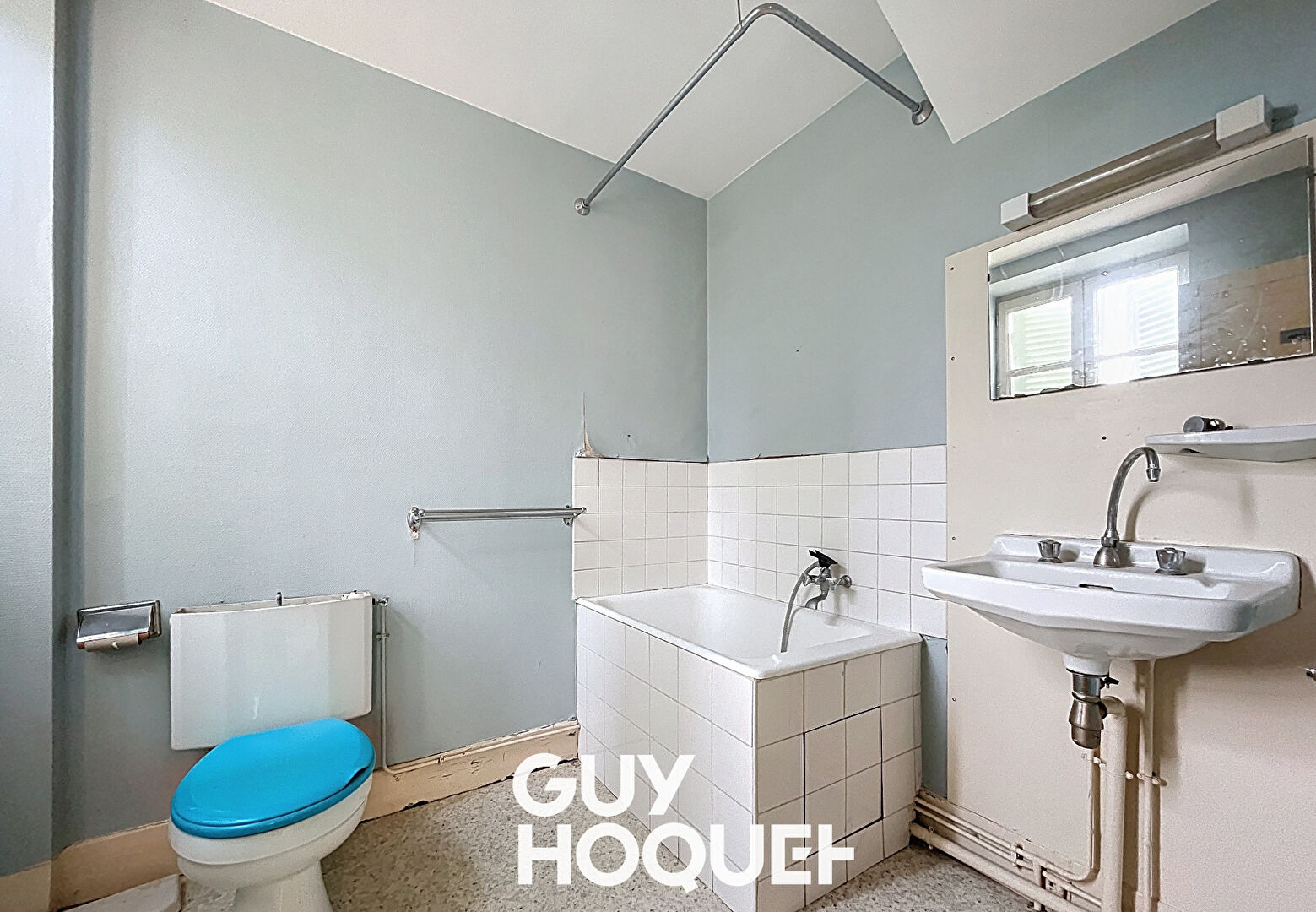 Immeuble 3 Appartements à rénover avec garages et Grenier aménageable - 71260 AZÉ