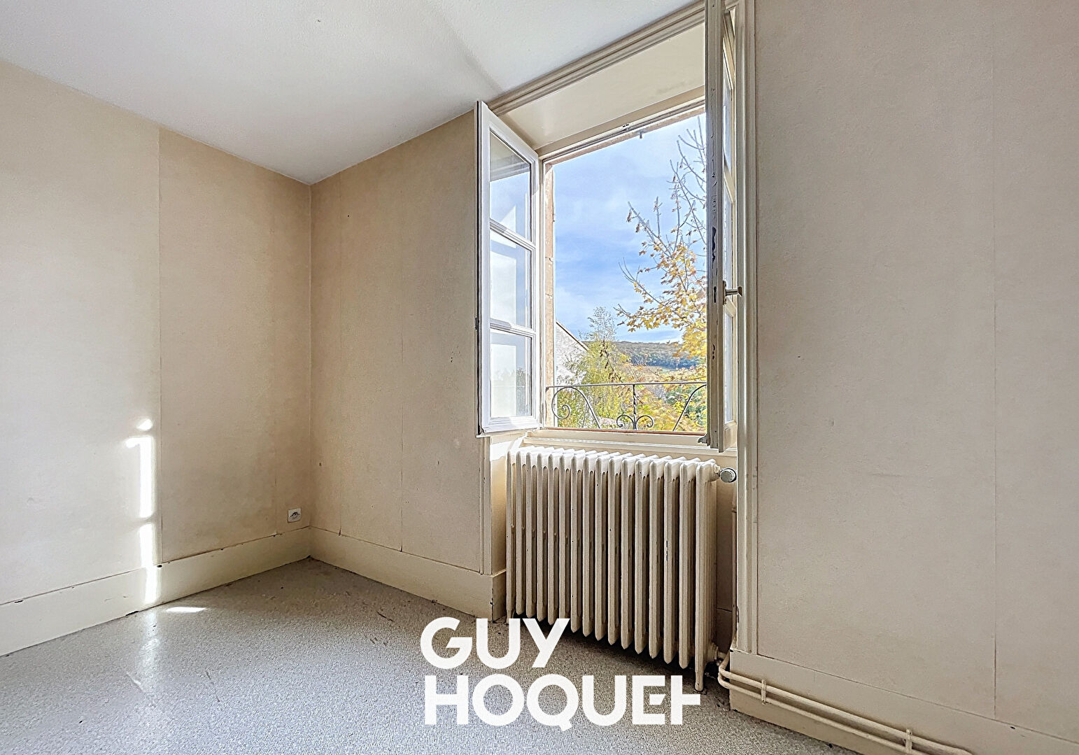 Immeuble 3 Appartements à rénover avec garages et Grenier aménageable - 71260 AZÉ