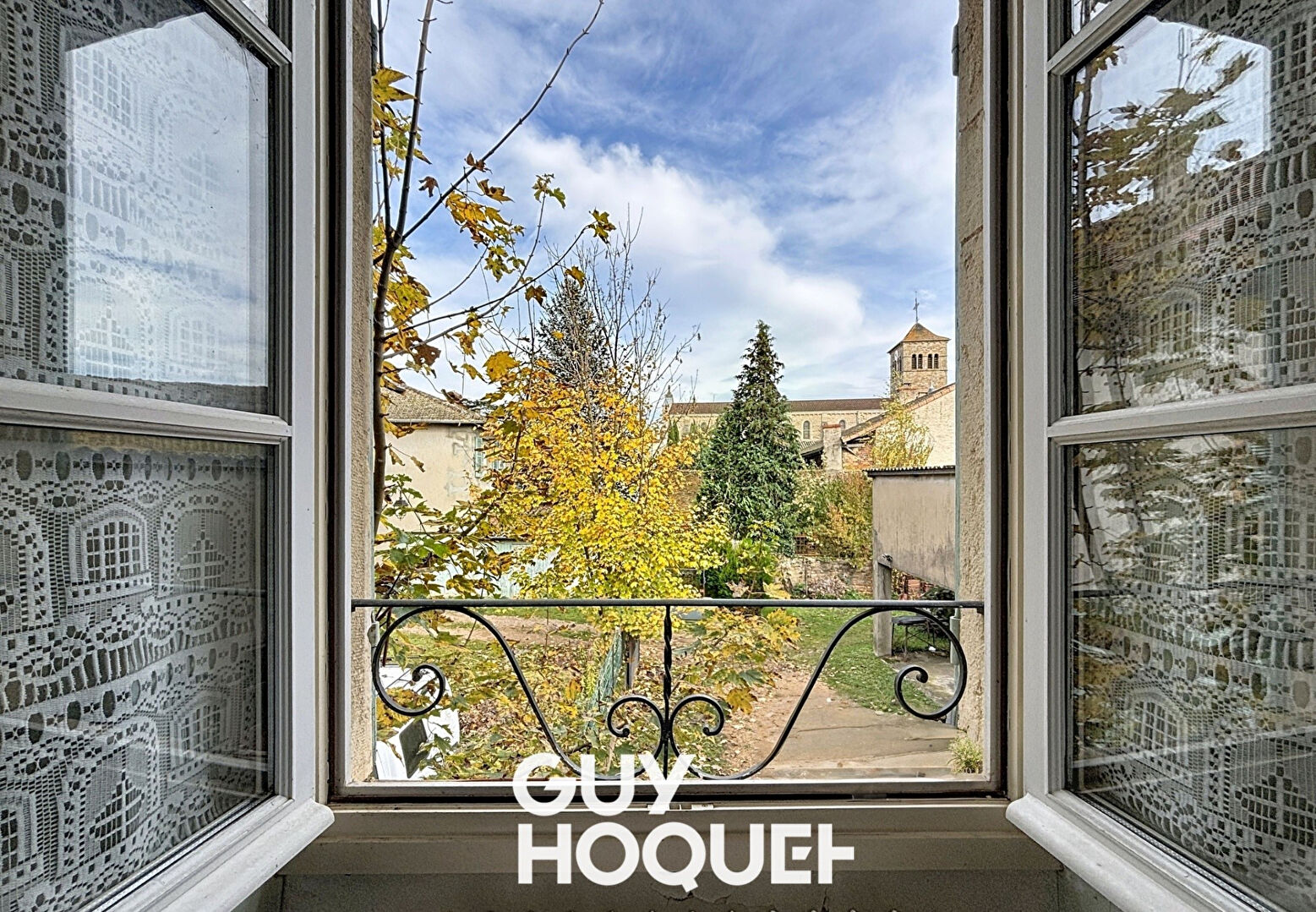 Immeuble 3 Appartements à rénover avec garages et Grenier aménageable - 71260 AZÉ