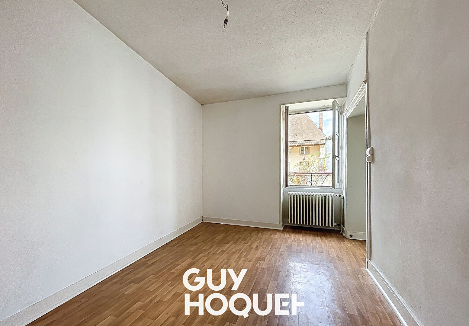 Immeuble 3 Appartements à rénover avec garages et Grenier aménageable - 71260 AZÉ