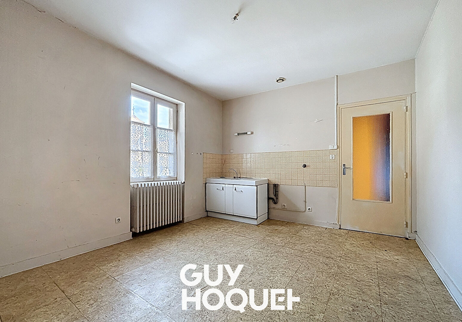 Immeuble 3 Appartements à rénover avec garages et Grenier aménageable - 71260 AZÉ