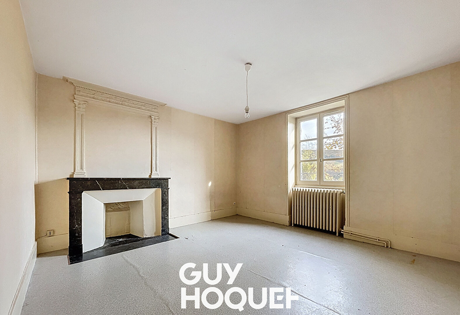 Immeuble 3 Appartements à rénover avec garages et Grenier aménageable - 71260 AZÉ