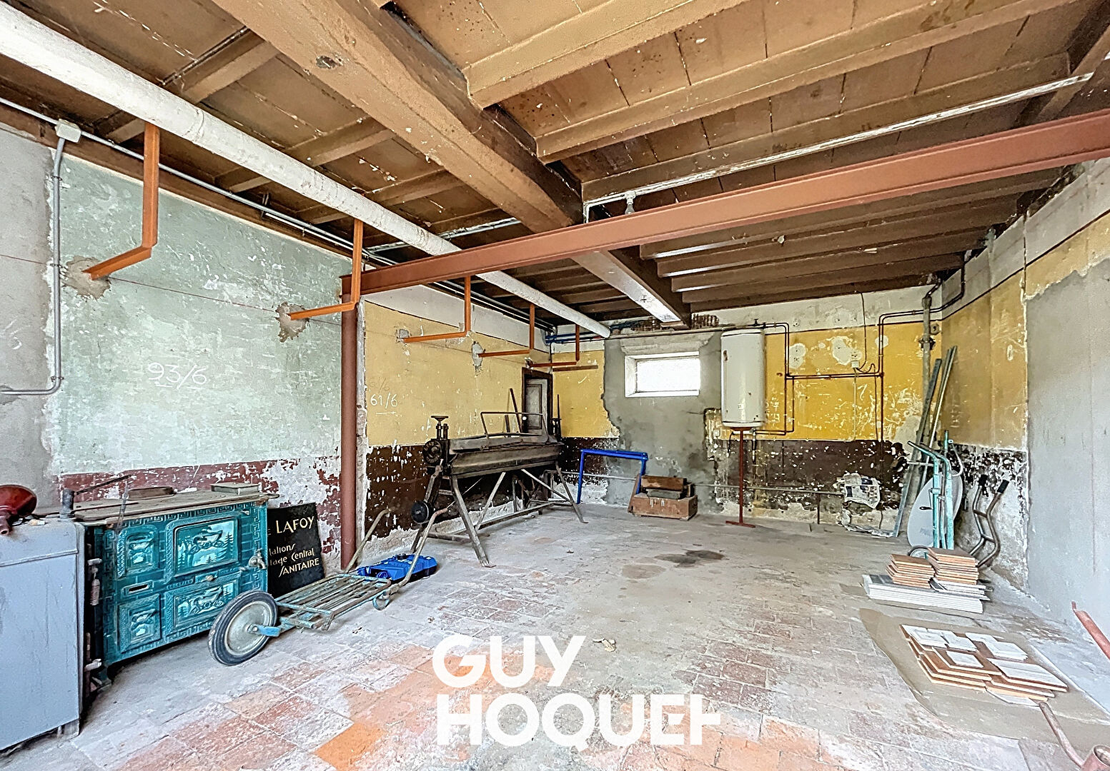 Immeuble 3 Appartements à rénover avec garages et Grenier aménageable - 71260 AZÉ