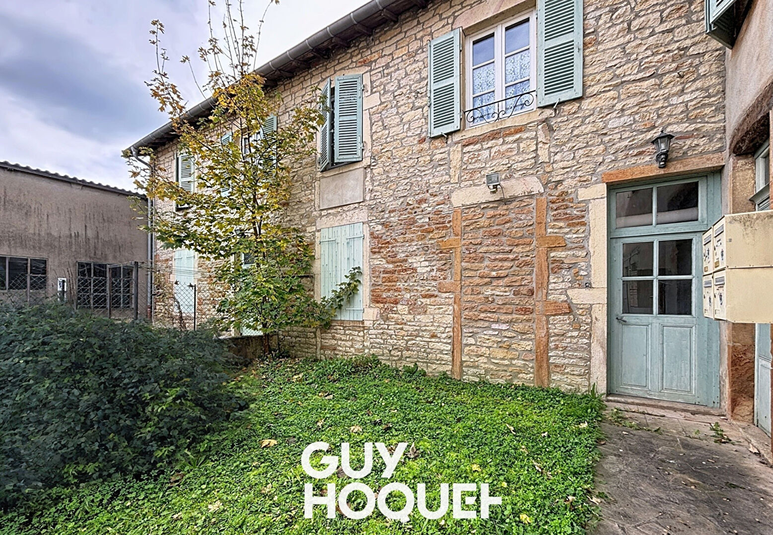 Immeuble 3 Appartements à rénover avec garages et Grenier aménageable - 71260 AZÉ