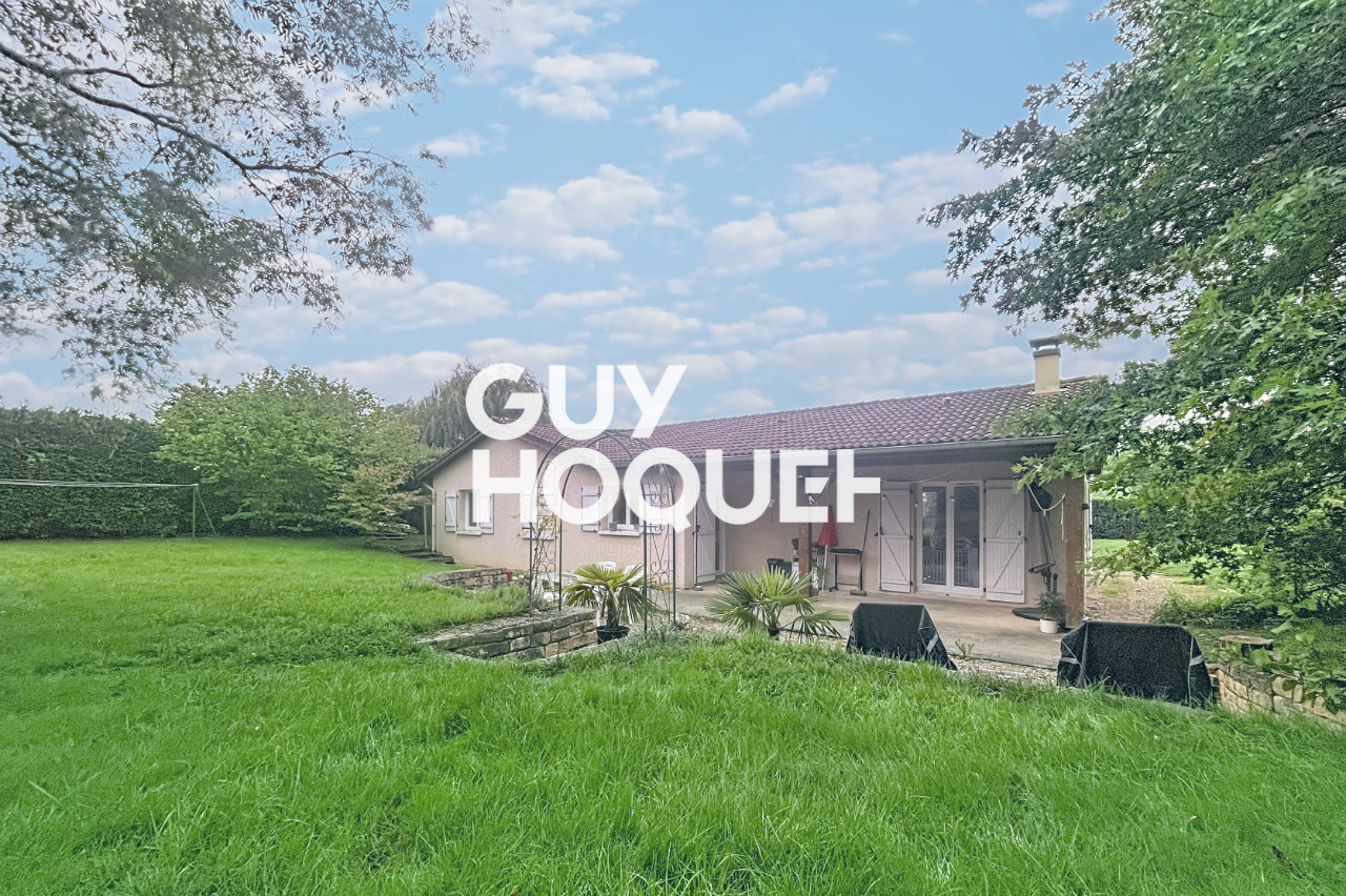 Charmante Maison de Plain-pied, 3 Chambres, Garage - 01380 BAGE DOMMARTIN