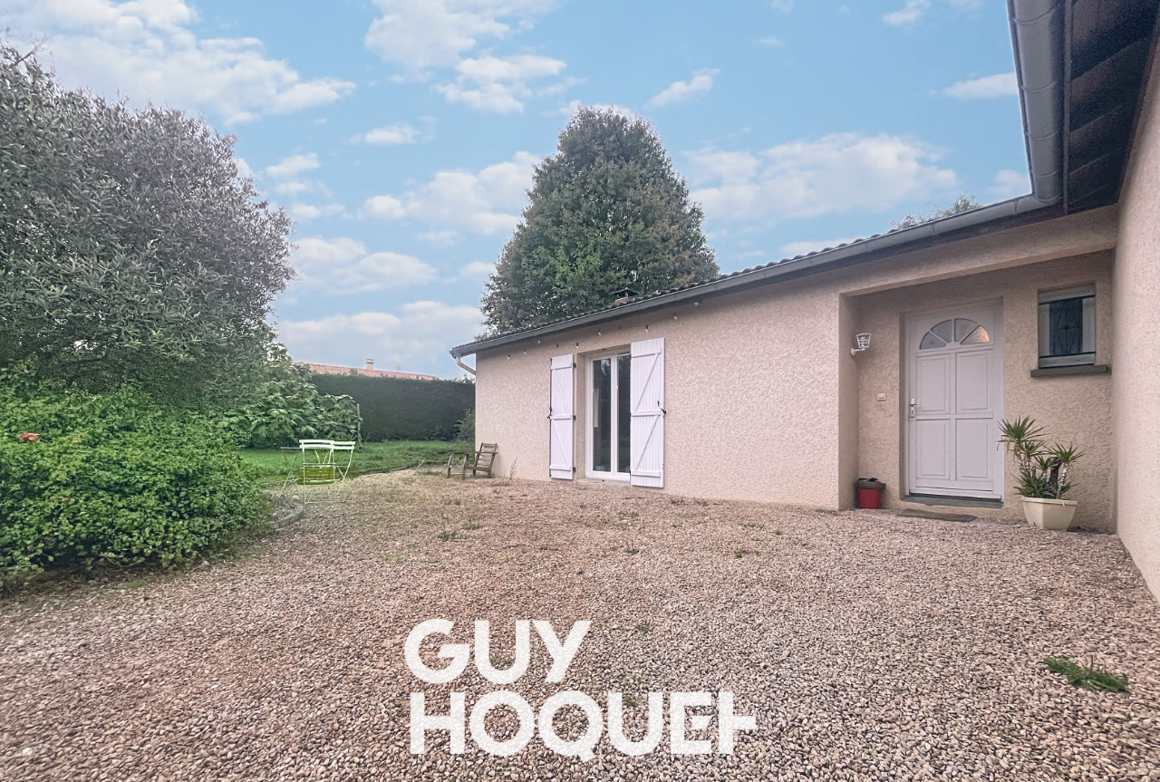 Charmante Maison de Plain-pied, 3 Chambres, Garage - 01380 BAGE DOMMARTIN