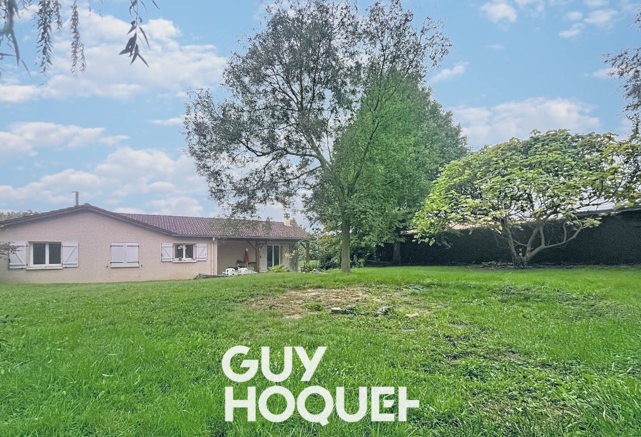 Charmante Maison de Plain-pied, 3 Chambres, Garage - 01380 BAGE DOMMARTIN