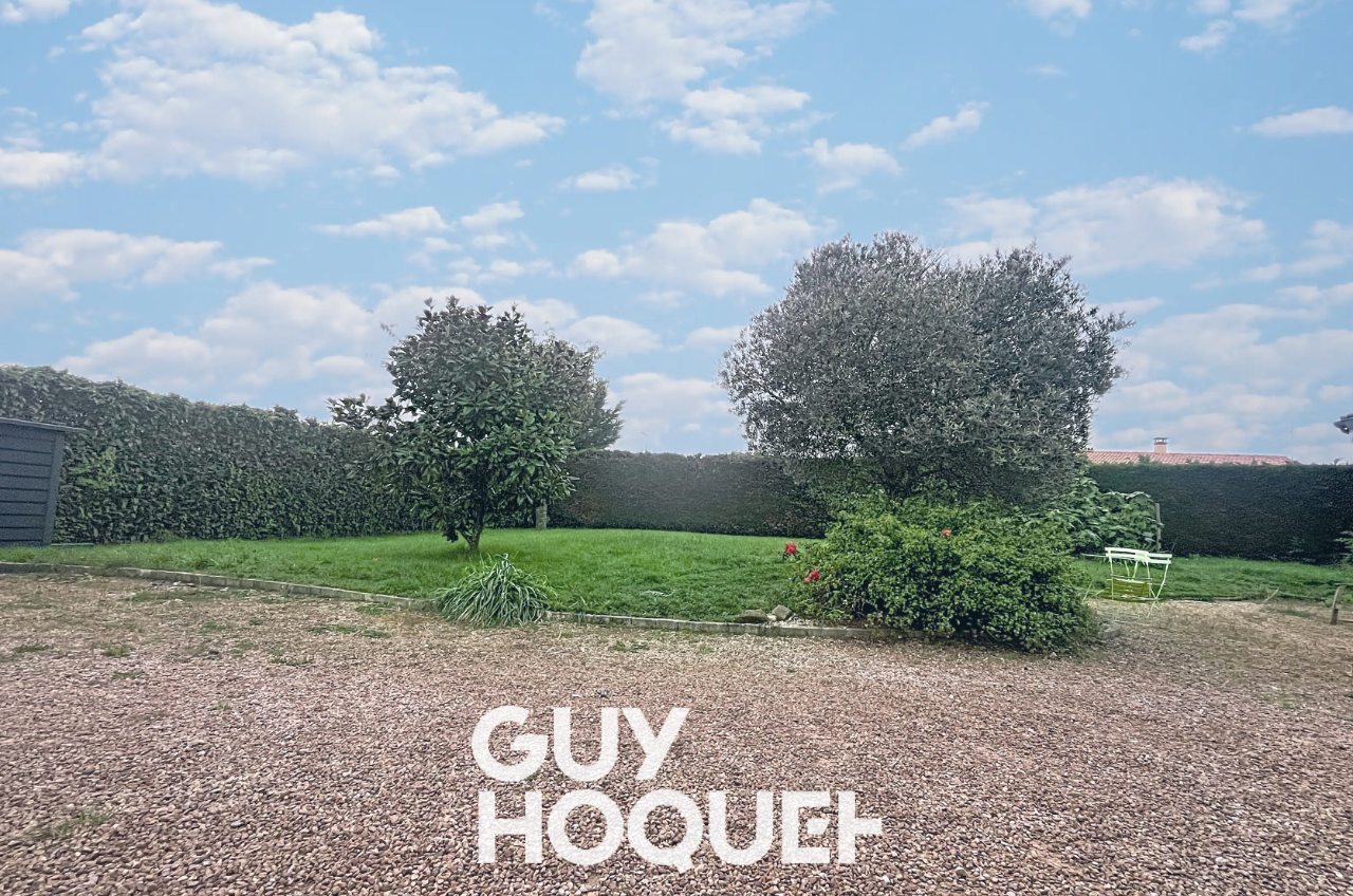 Charmante Maison de Plain-pied, 3 Chambres, Garage - 01380 BAGE DOMMARTIN