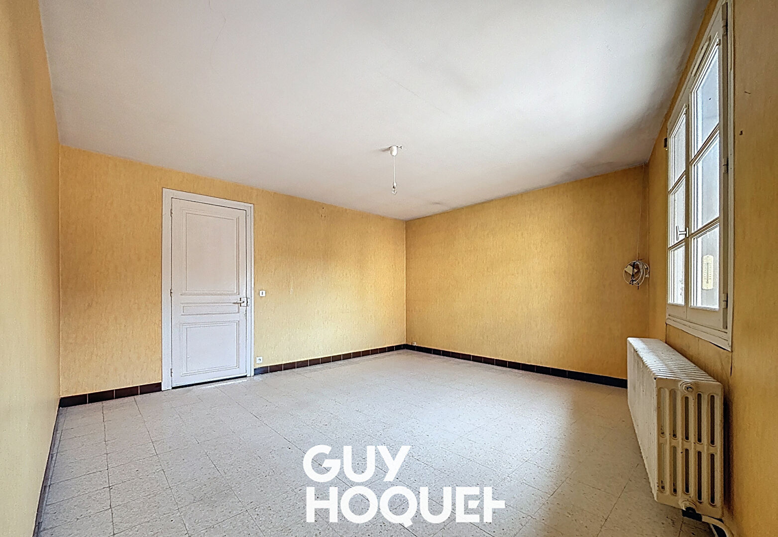 Maison de village à rénover 2 Chs + Garage - 71260 AZÉ