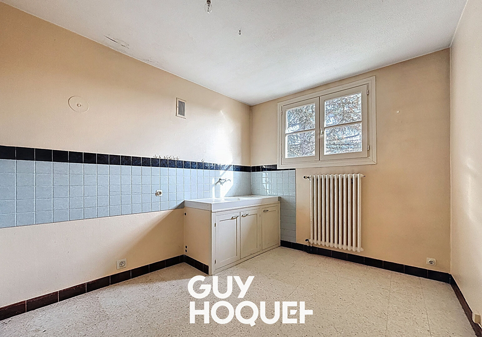 Maison de village à rénover 2 Chs + Garage - 71260 AZÉ