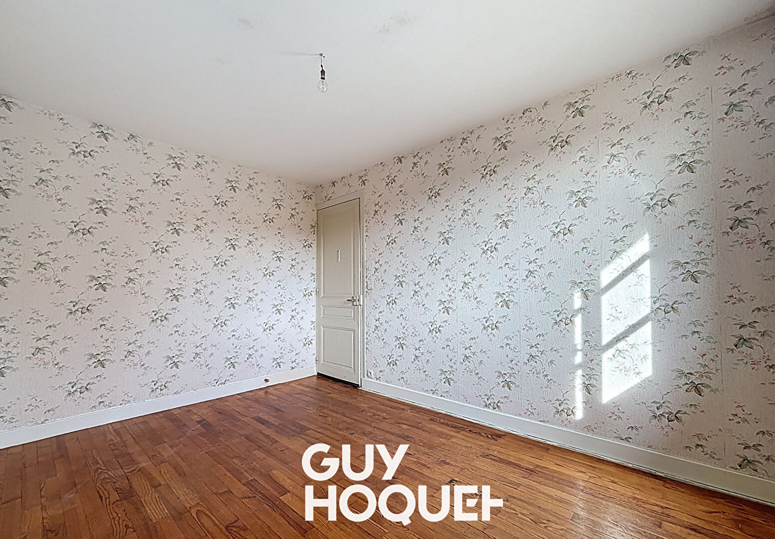 Maison de village à rénover 2 Chs + Garage - 71260 AZÉ