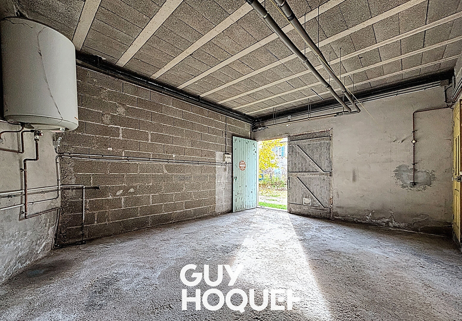 Maison de village à rénover 2 Chs + Garage - 71260 AZÉ