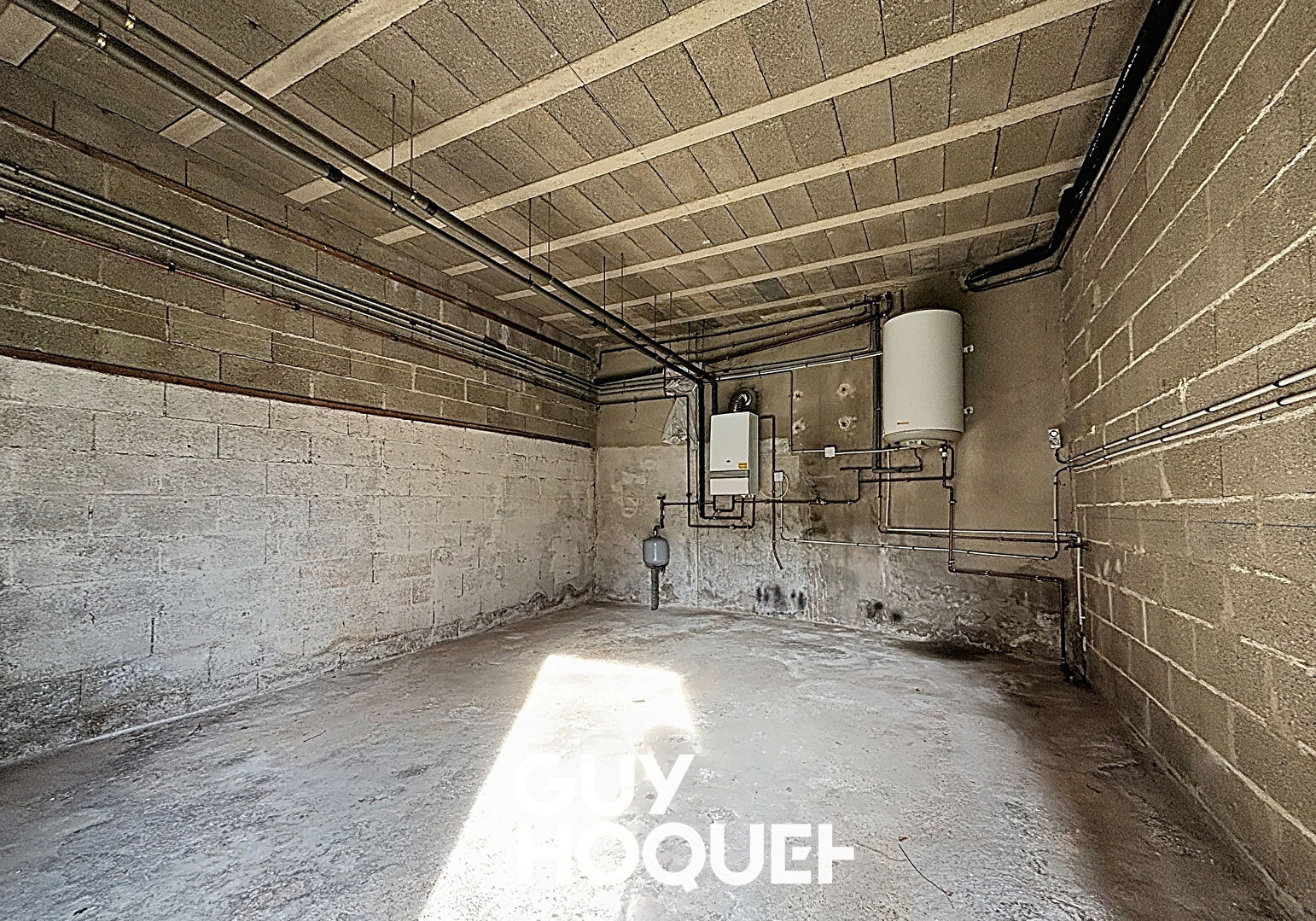 Maison de village à rénover 2 Chs + Garage - 71260 AZÉ