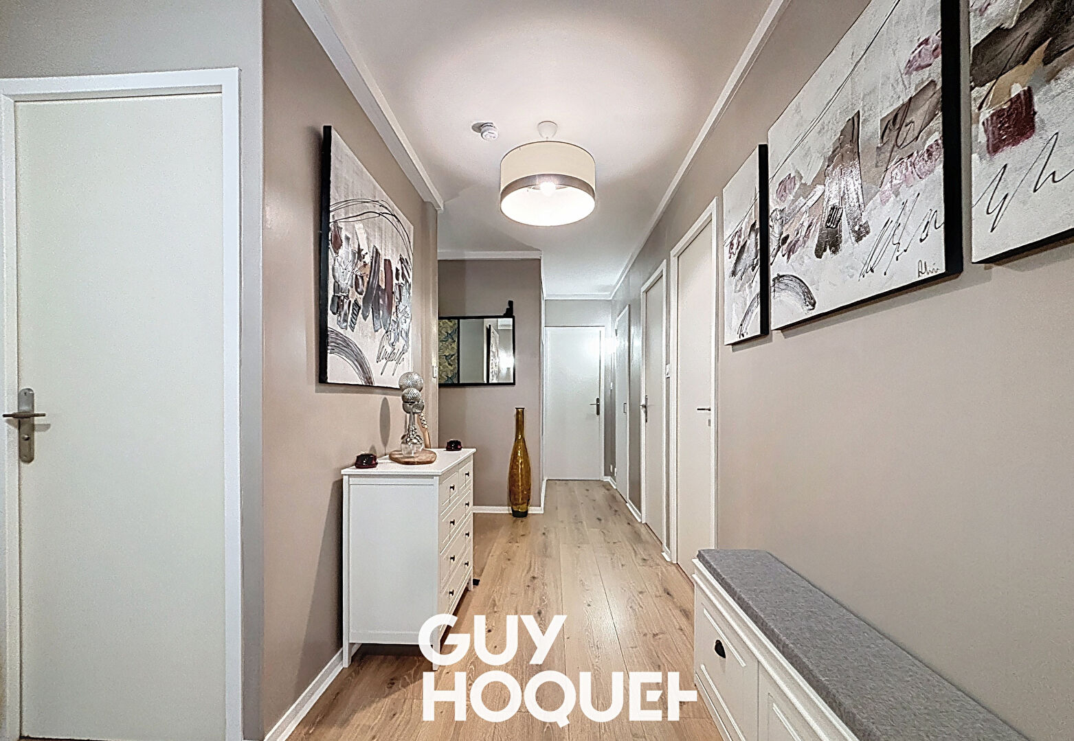 Dans une résidence entretenue et verdoyante - T5 avec terrasse et parkings