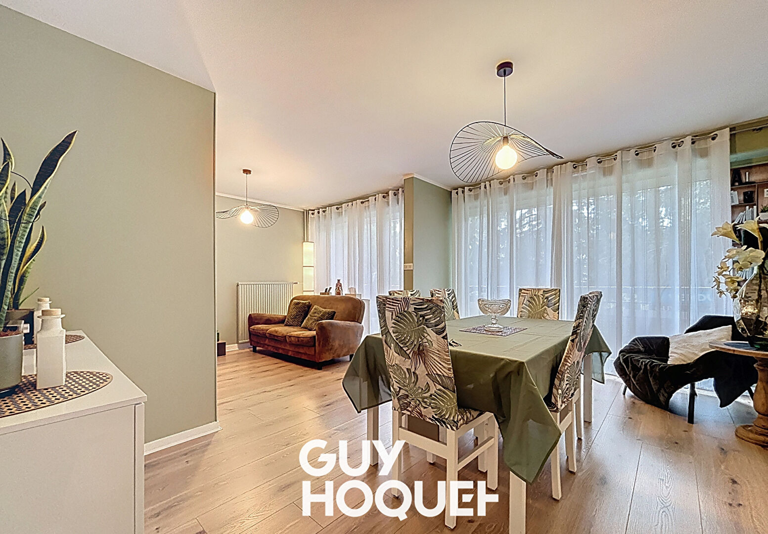 Dans une résidence entretenue et verdoyante - T5 avec terrasse et parkings