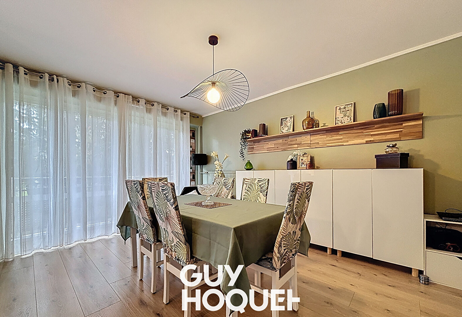 Dans une résidence entretenue et verdoyante - T5 avec terrasse et parkings