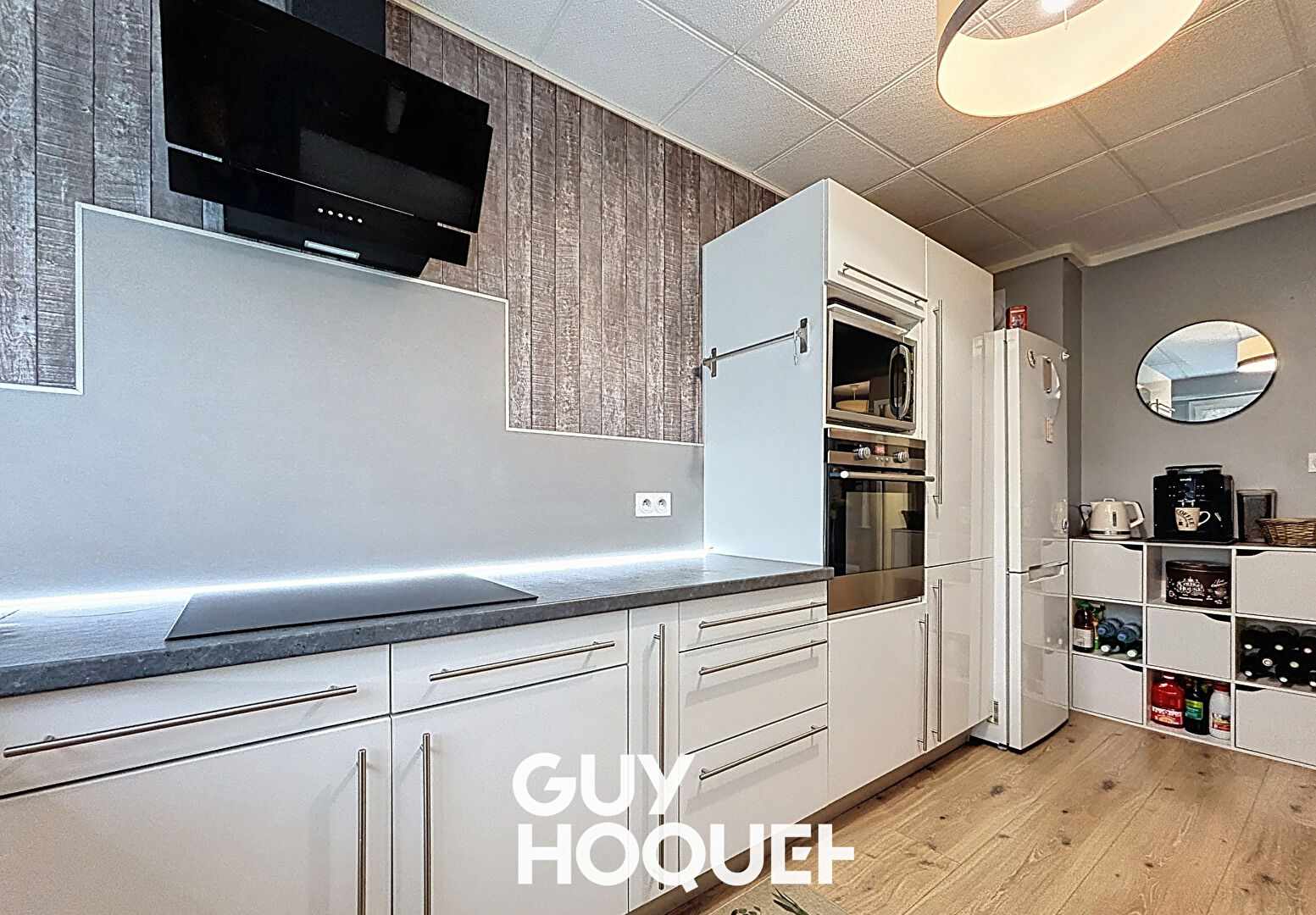 Dans une résidence entretenue et verdoyante - T5 avec terrasse et parkings