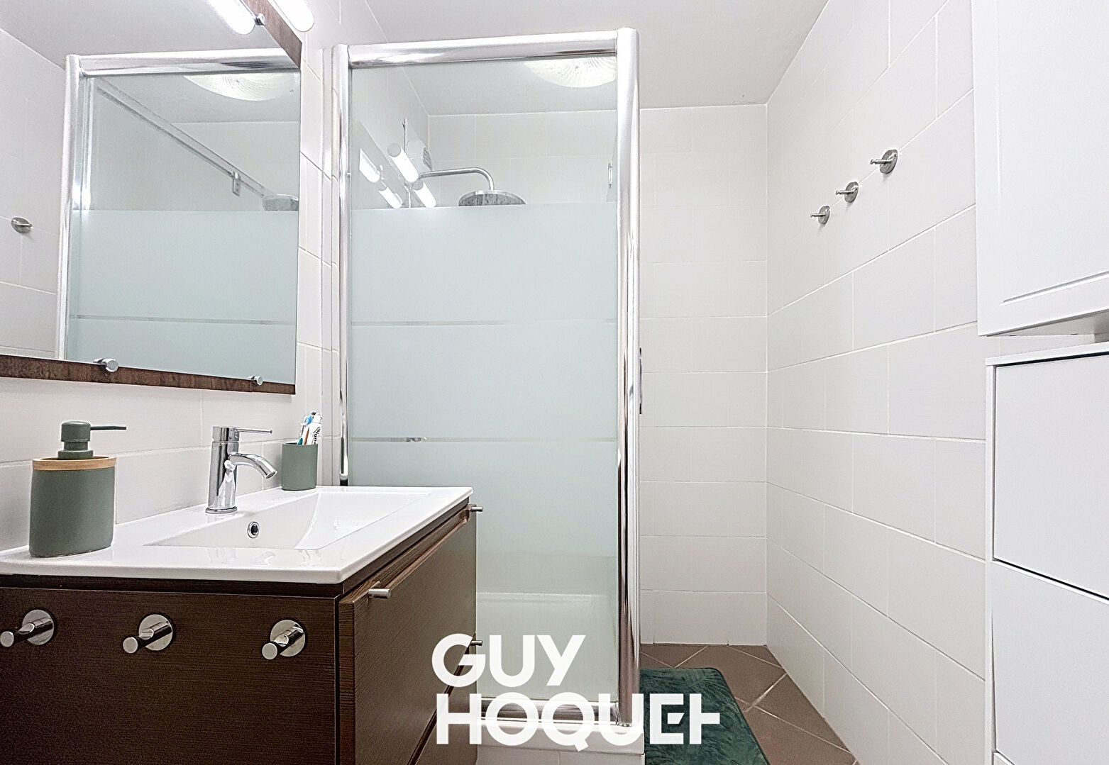 Dans une résidence entretenue et verdoyante - T5 avec terrasse et parkings