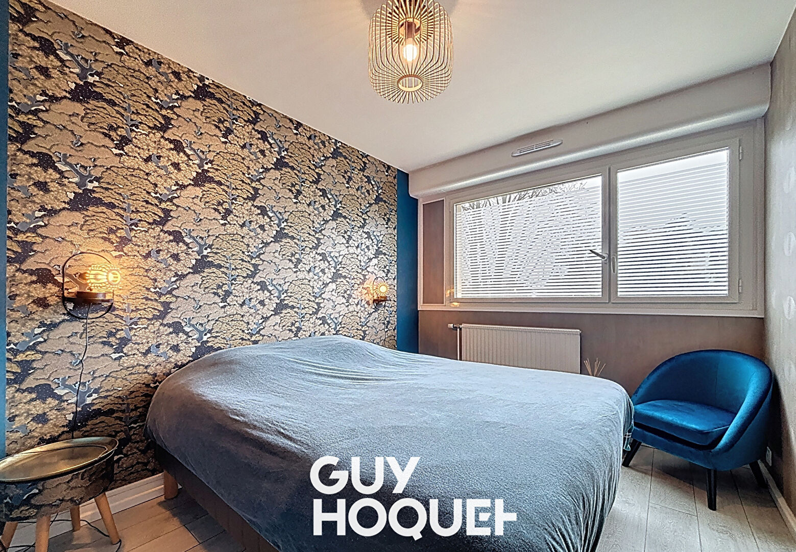 Dans une résidence entretenue et verdoyante - T5 avec terrasse et parkings