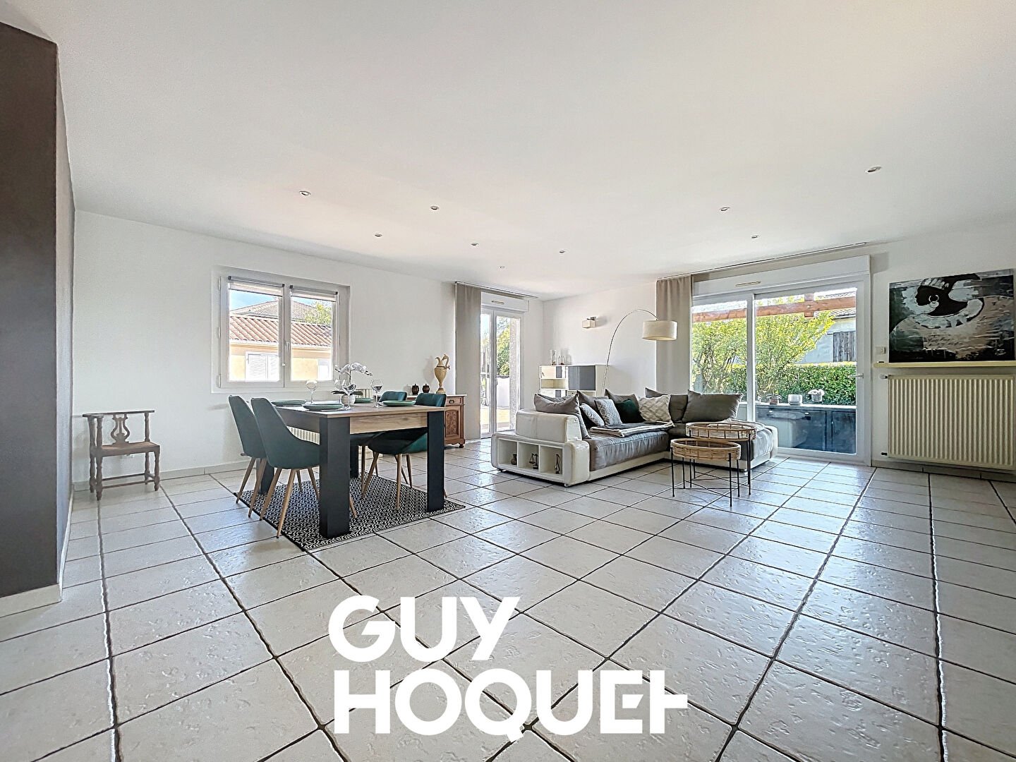 Villa de plain-pied lumineuse et peu énergivore, terrasses couvertes et Garage - 01290 GRIEGES