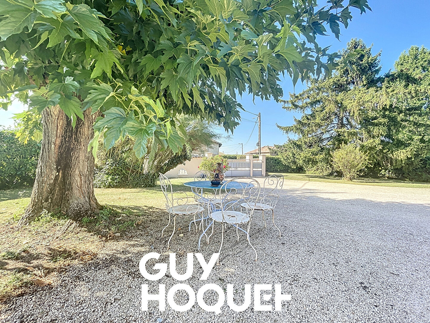 Villa de plain-pied lumineuse et peu énergivore, terrasses couvertes et Garage - 01290 GRIEGES