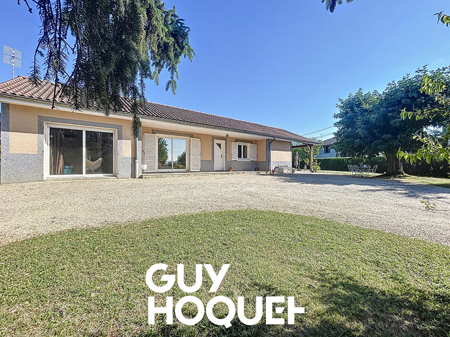 Villa de plain-pied lumineuse et peu énergivore, terrasses couvertes et Garage - 01290 GRIEGES