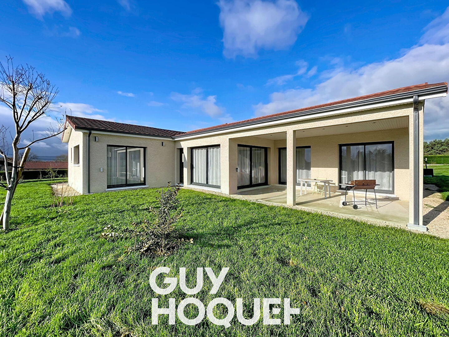 Villa de Plain-pied récente 3 Chambres + Coin Bureau et Double Garage