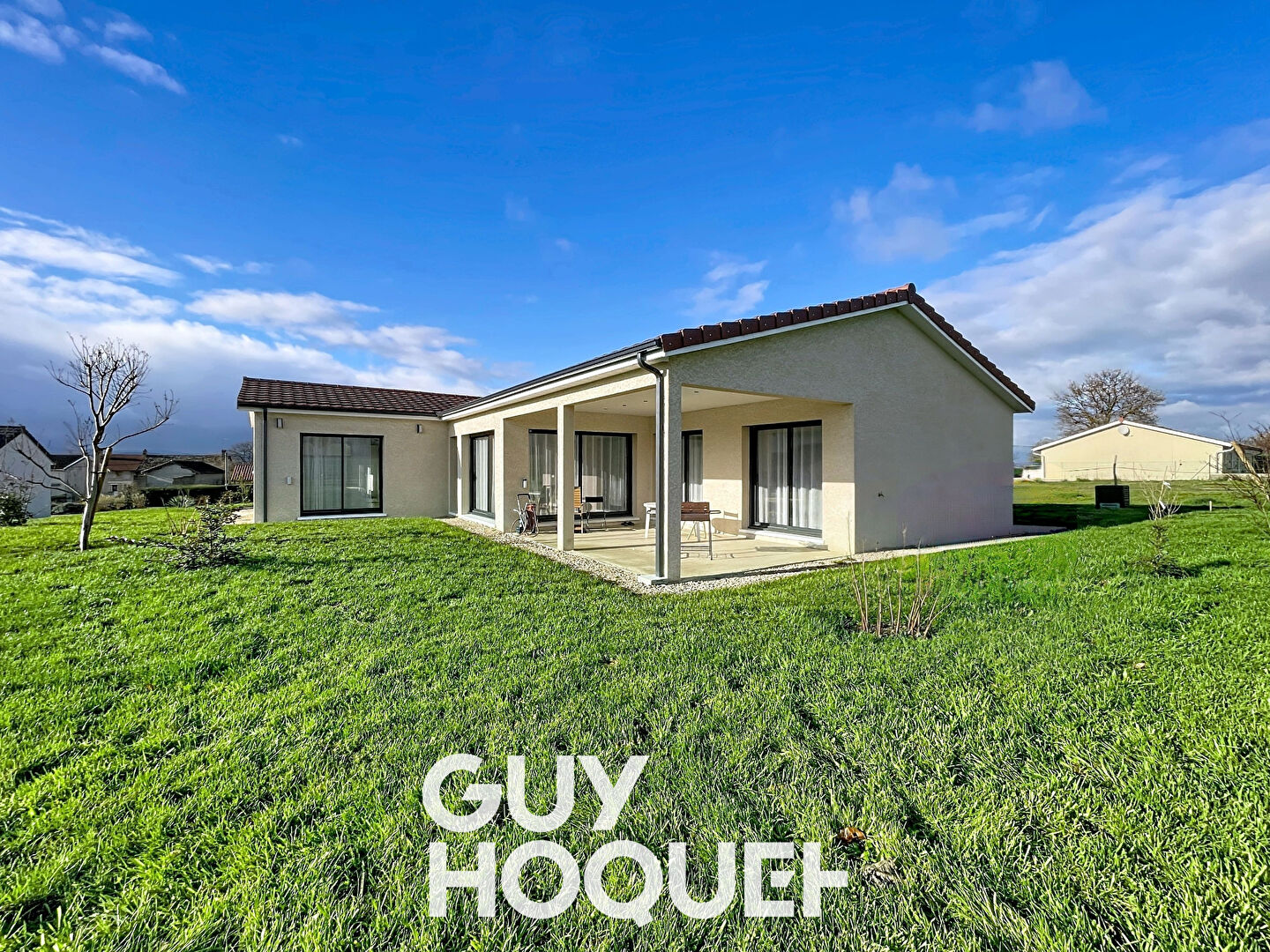 Villa de Plain-pied récente 3 Chambres + Coin Bureau et Double Garage