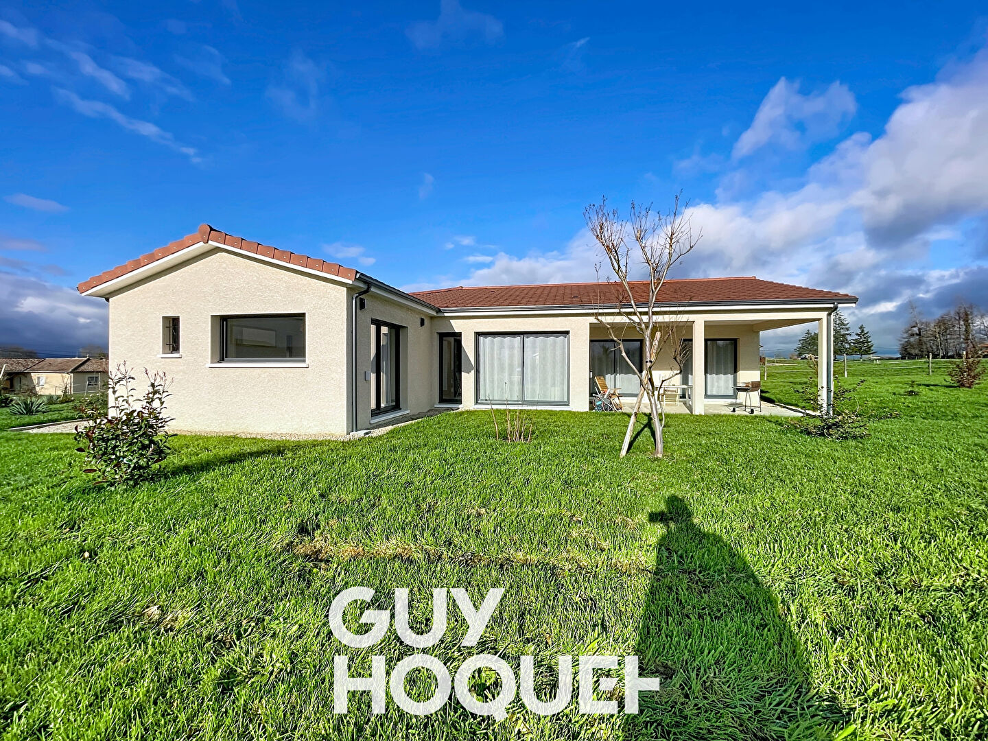 Villa de Plain-pied récente 3 Chambres + Coin Bureau et Double Garage