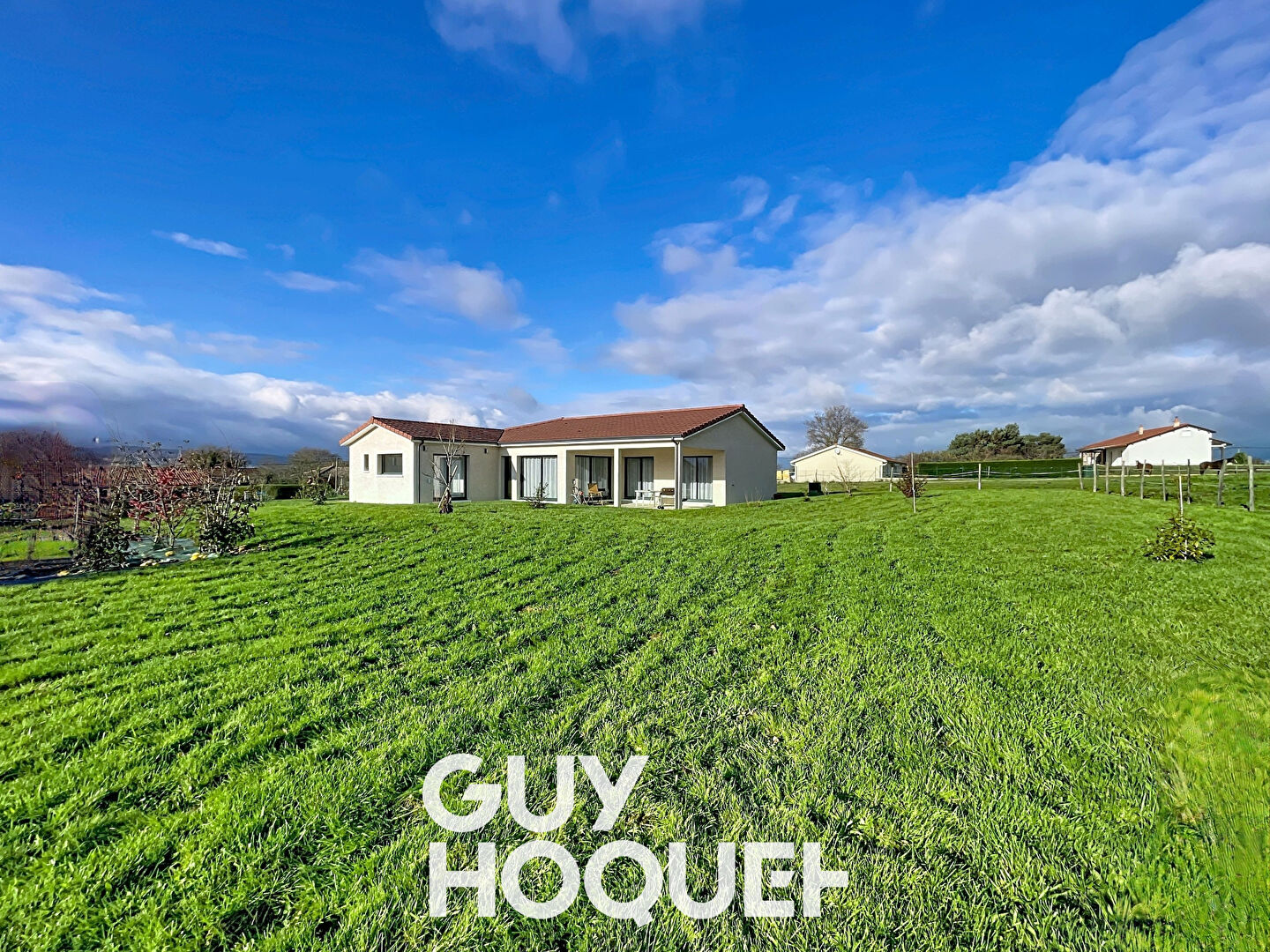 Villa de Plain-pied récente 3 Chambres + Coin Bureau et Double Garage