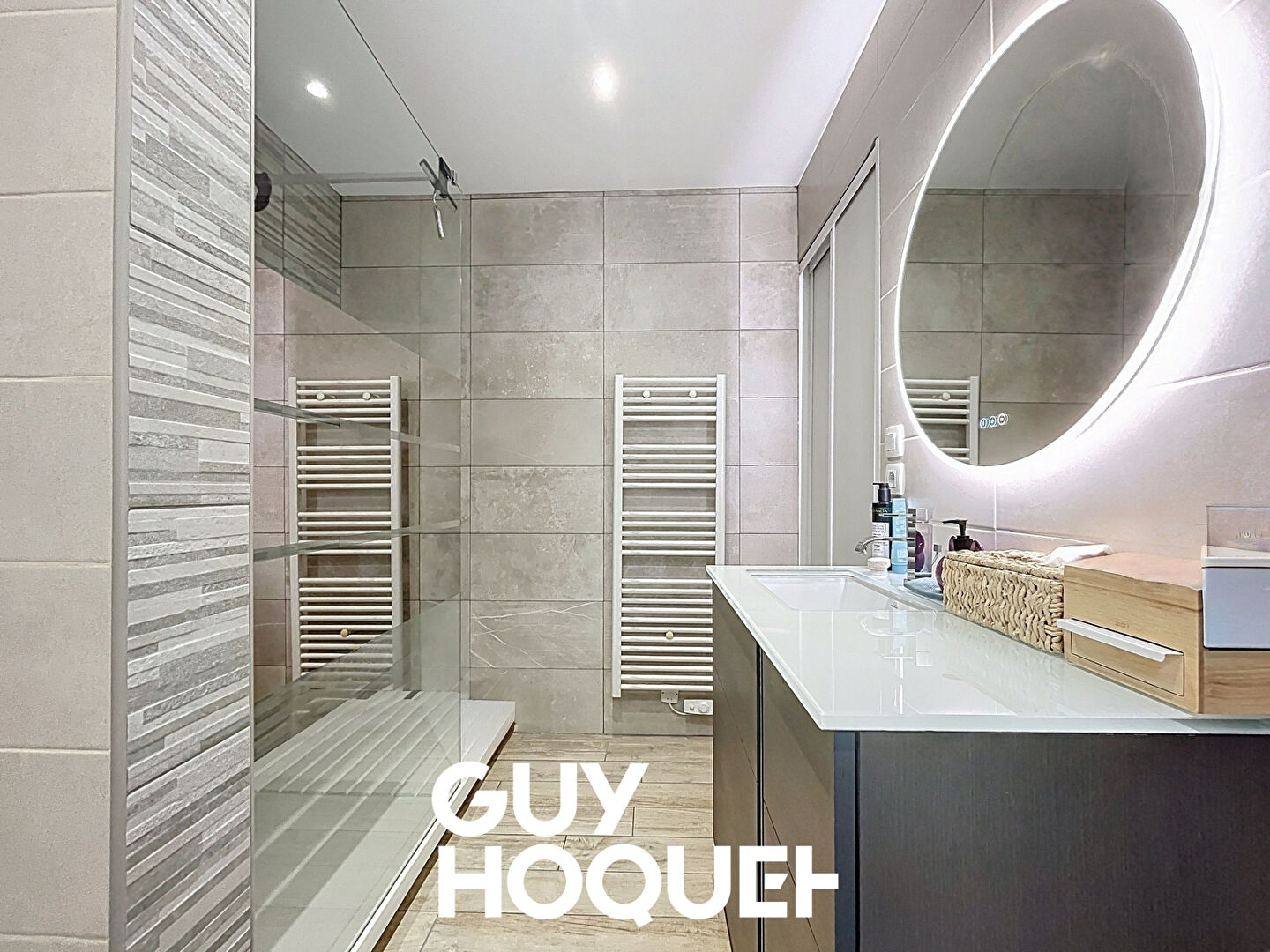 Appartement de type 2 + Garage et Terrasse - 71850 CHARNAY LES MACON