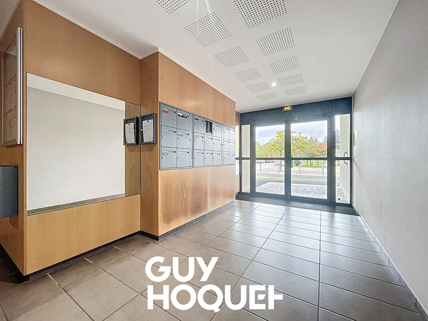 Appartement de type 2 + Garage et Terrasse - 71850 CHARNAY LES MACON