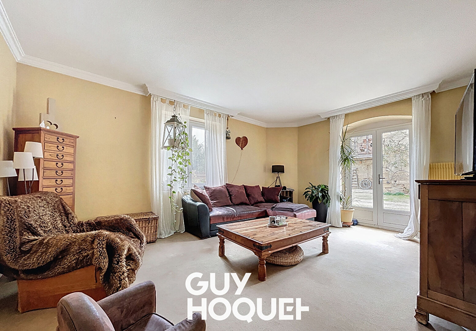 Authentique maison en pierre avec dépendance et terrain constructible ? 71680 CRECHES SUR SAONE